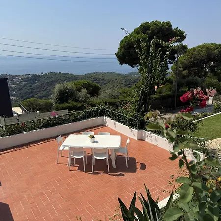 Casa Con Hermosas Vistas A La Costa