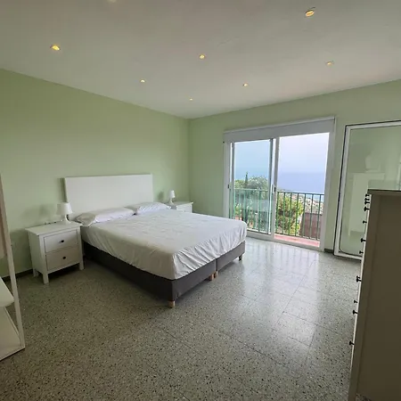 Casa Con Hermosas Vistas A La Costa Hébergement de vacances *